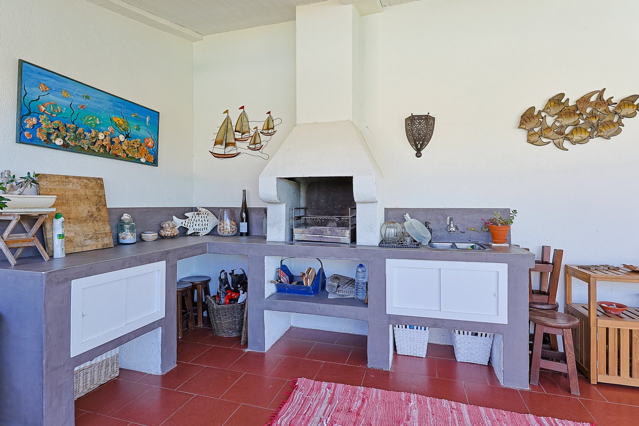 Exclusive 4,000 m² Estate in Azeitão with Tennis Court, Spa & Approved Development Project