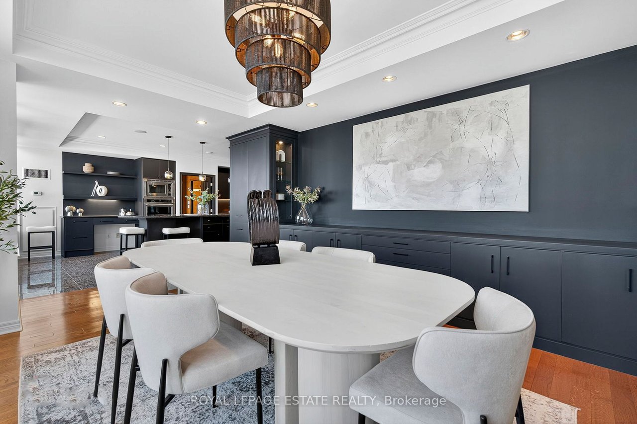 PENTHOUSE PINNACLE OF WATERFRONT LIVING 