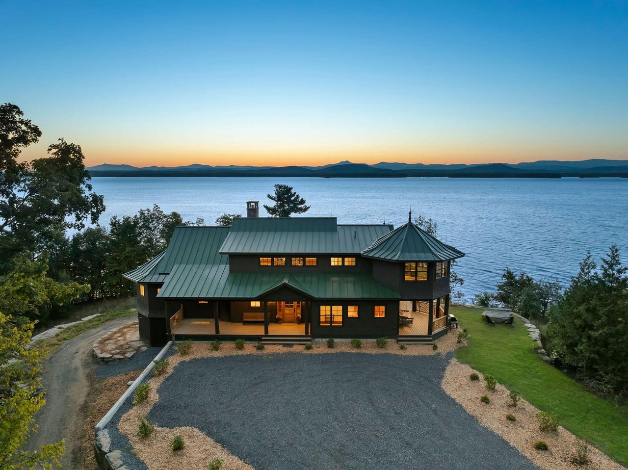 2226 Lake Shore Road