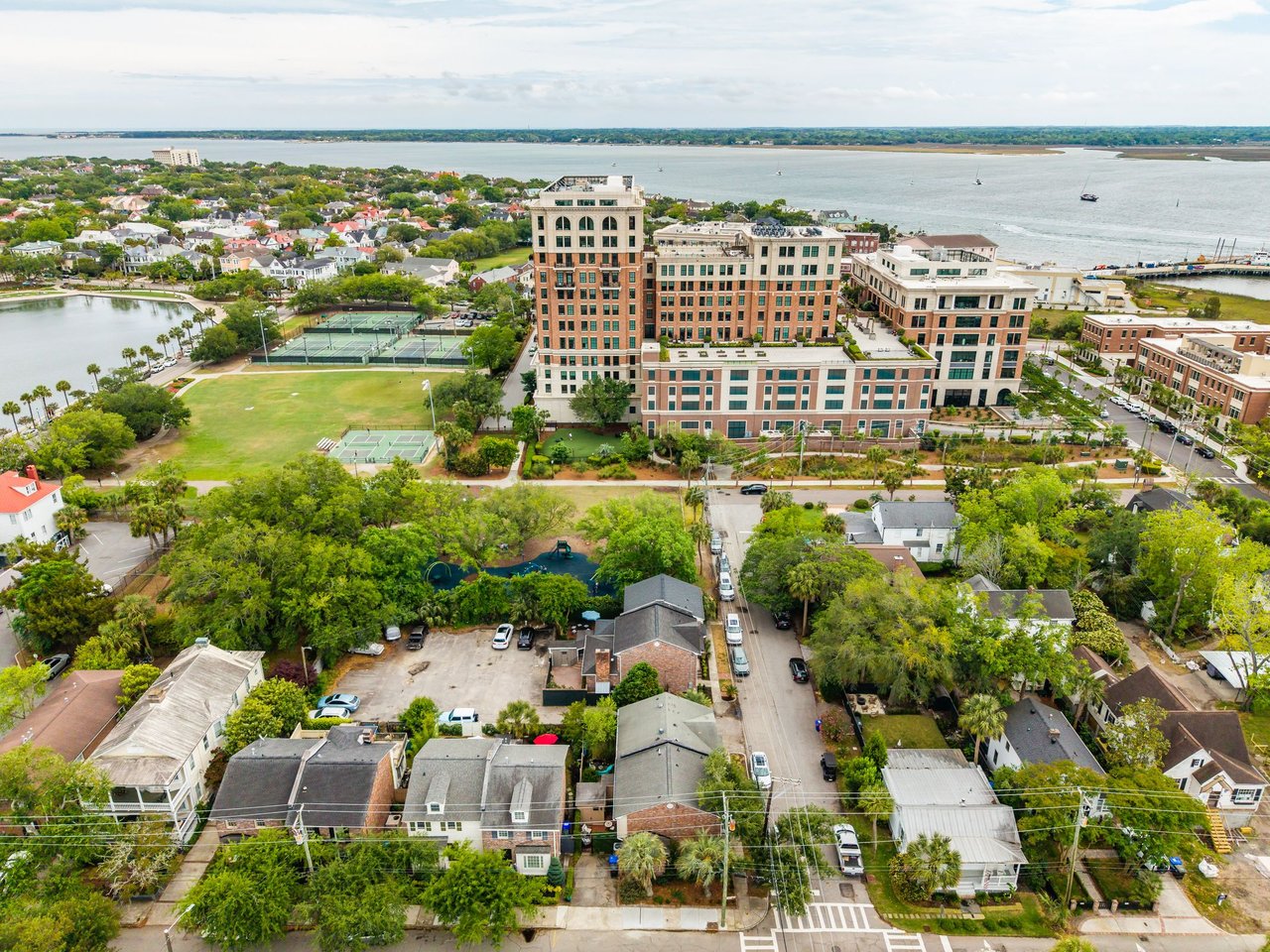 What Is It Like to Live Near Colonial Lake in Downtown Charleston? 