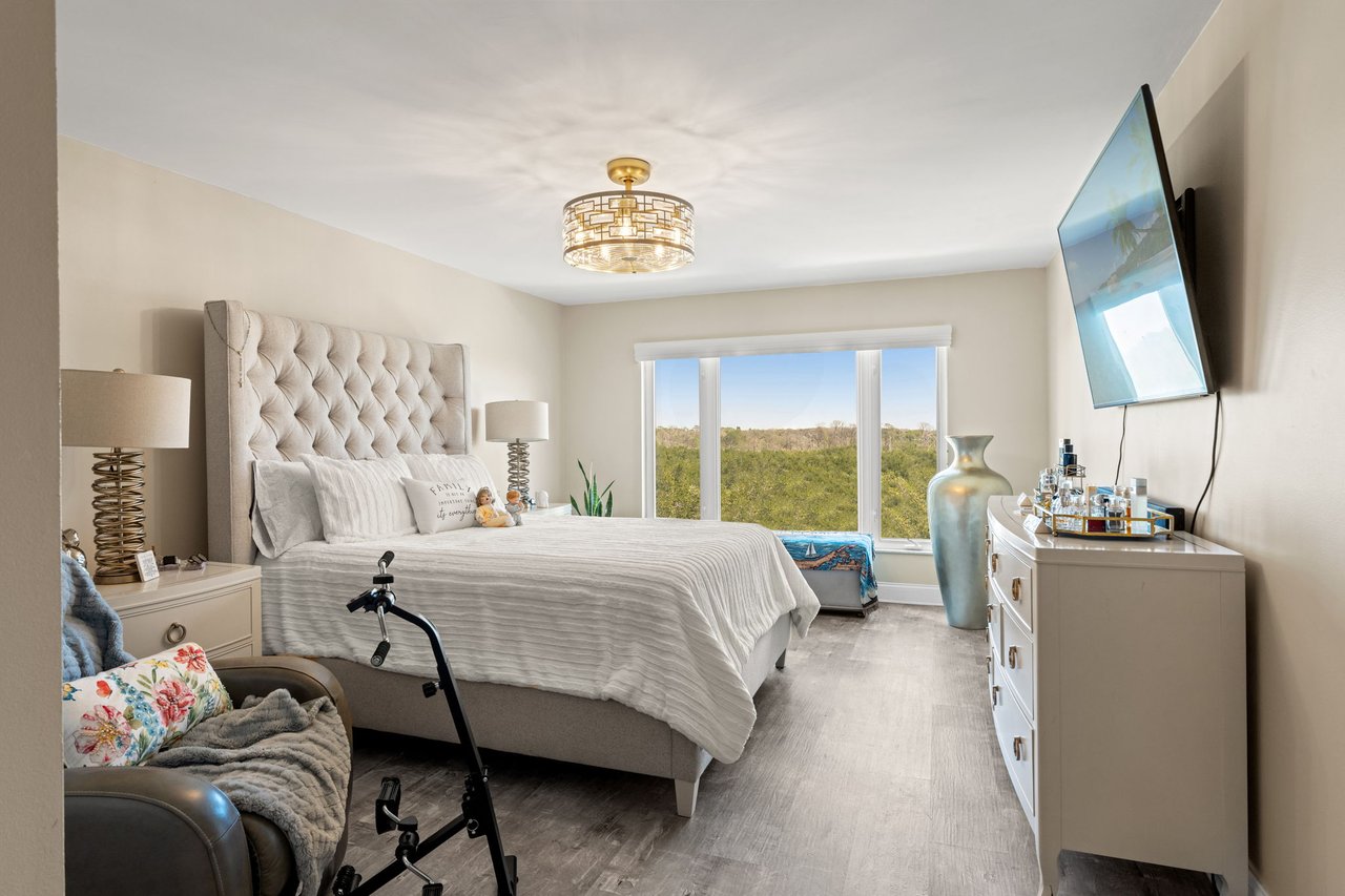Upgraded 2-Bed Condo in Tarpon Springs with Scenic Views