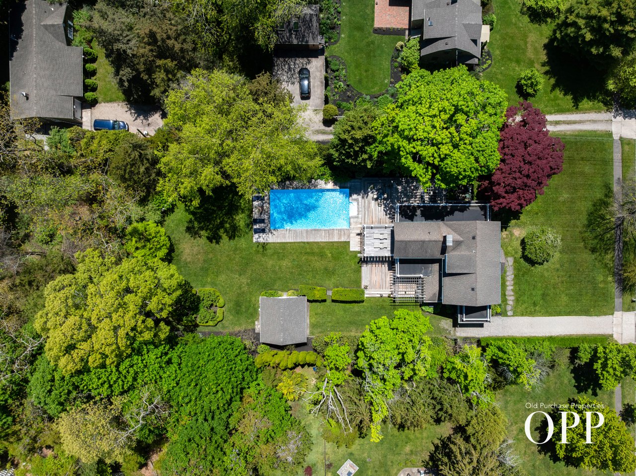 A Classic Residence in the Estate Section