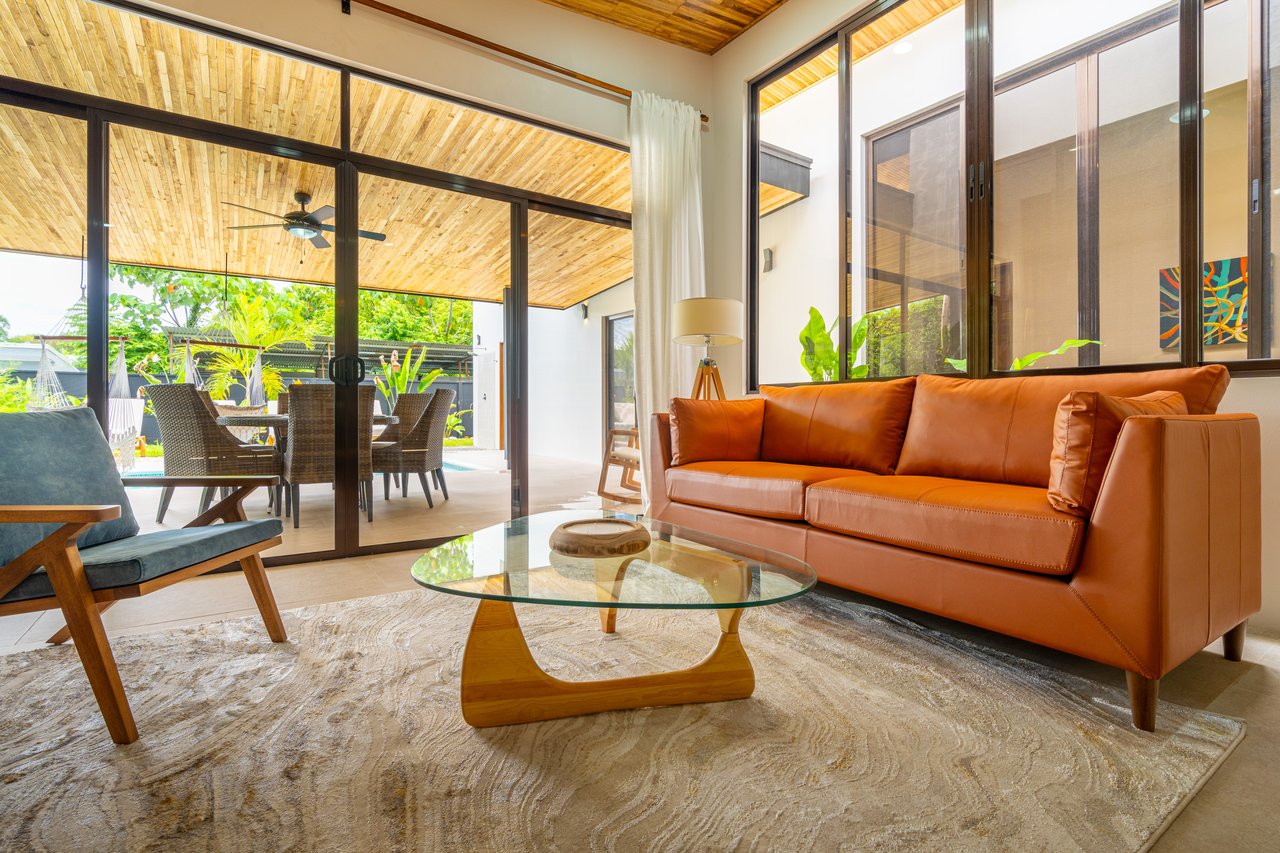 Uvita Tropical Urban Home, New Quality Build!