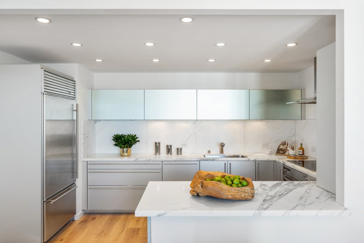 3-Bdrm View Apartment at 1080 Chestnut