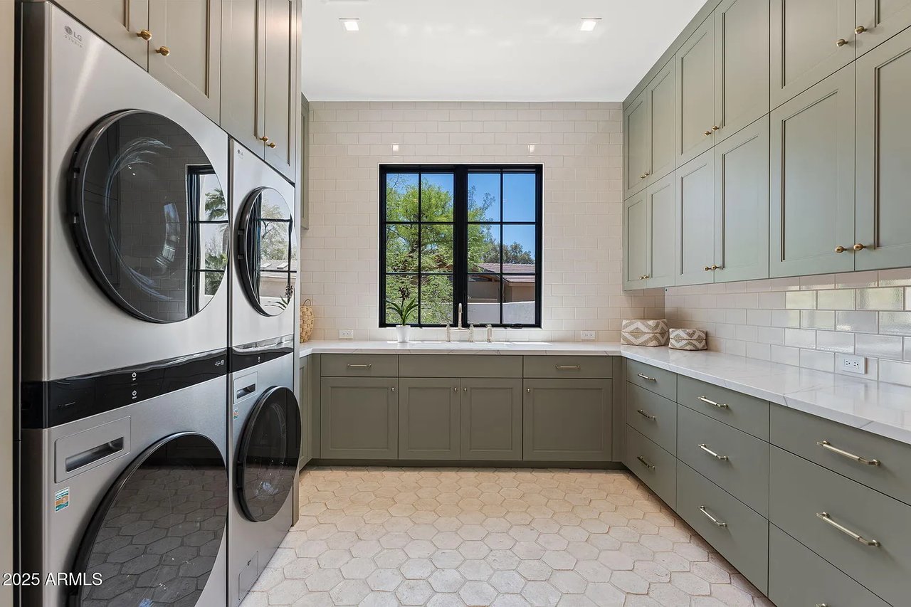 7501 N EUCALYPTUS Drive