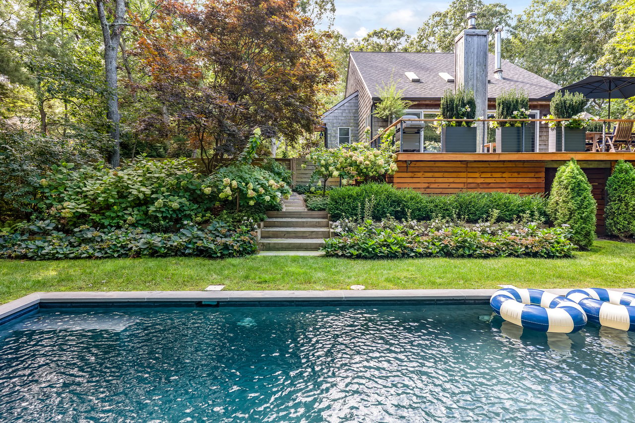 26 Harbor View Dr., East Hampton