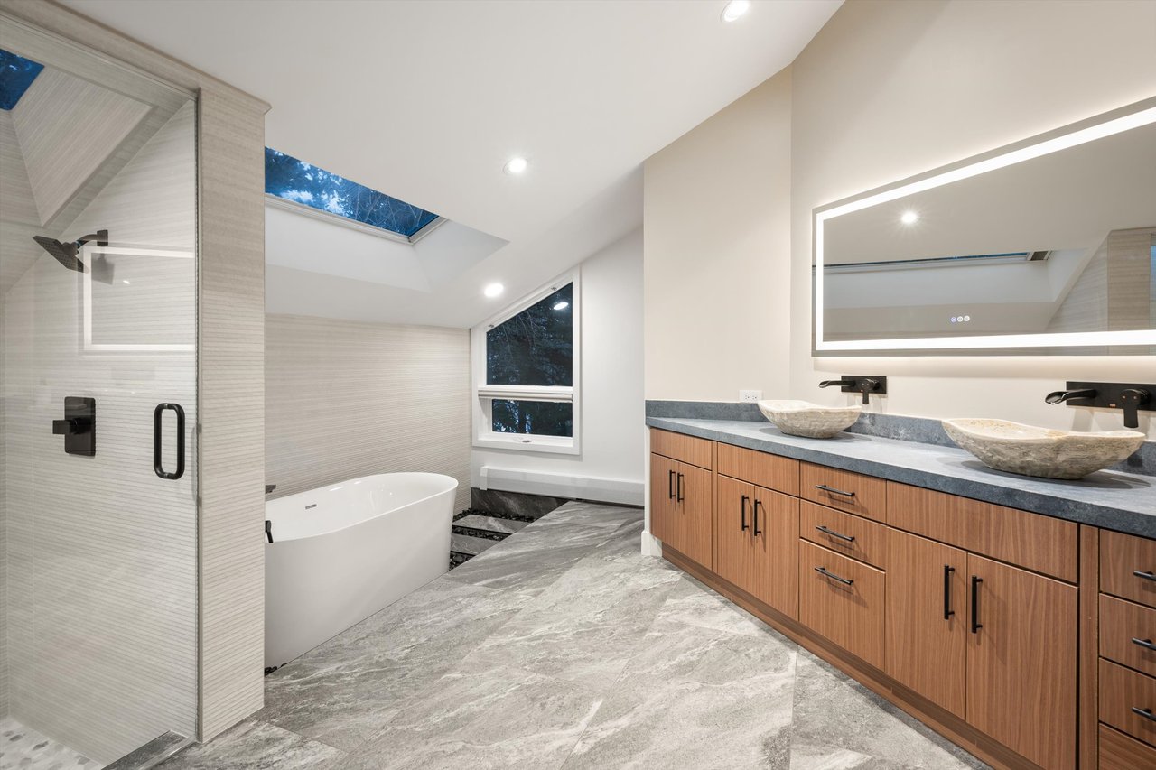 Designer Living with Unmatched Mountain Views