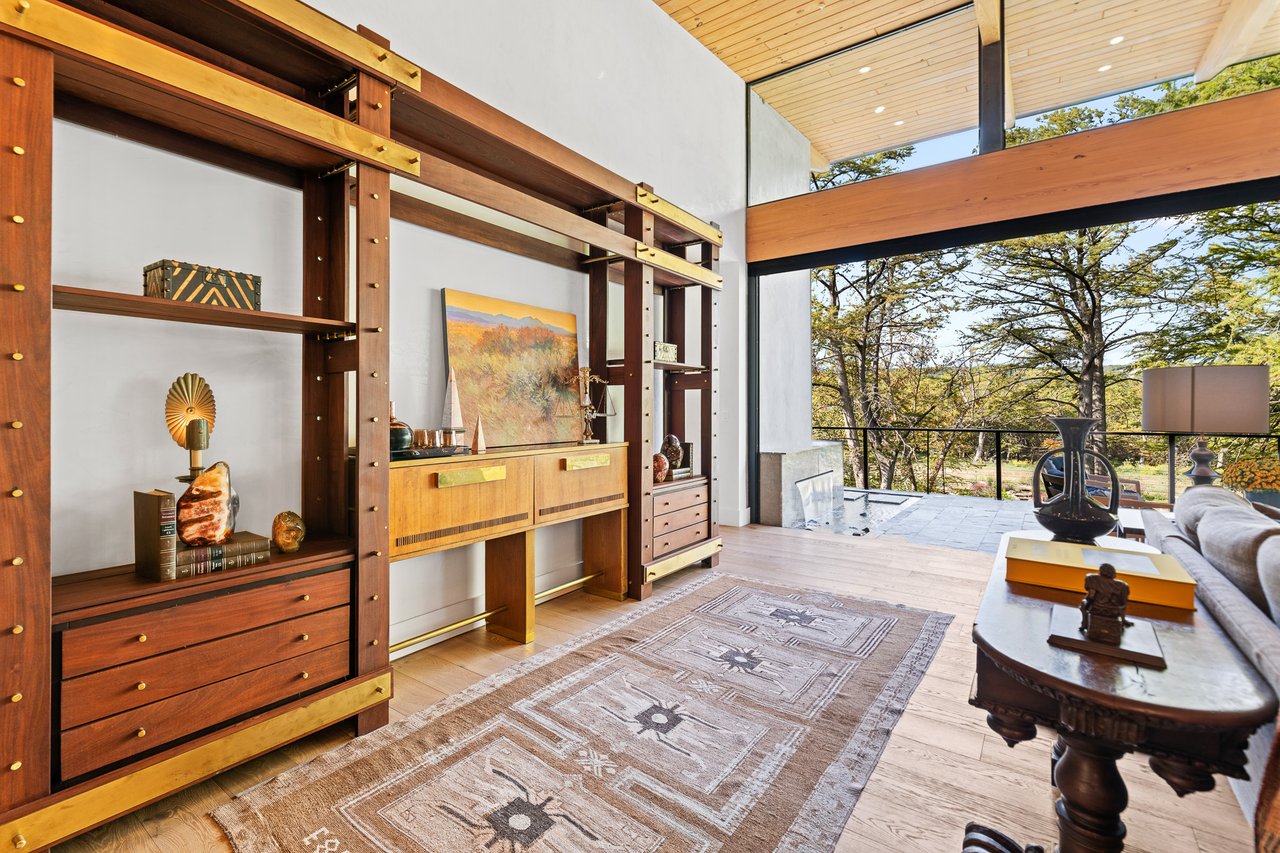 Hunt Waterfall River House