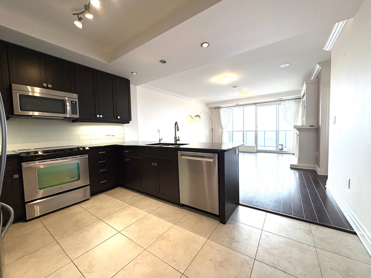 160 Macdonell St W Unit: 1508