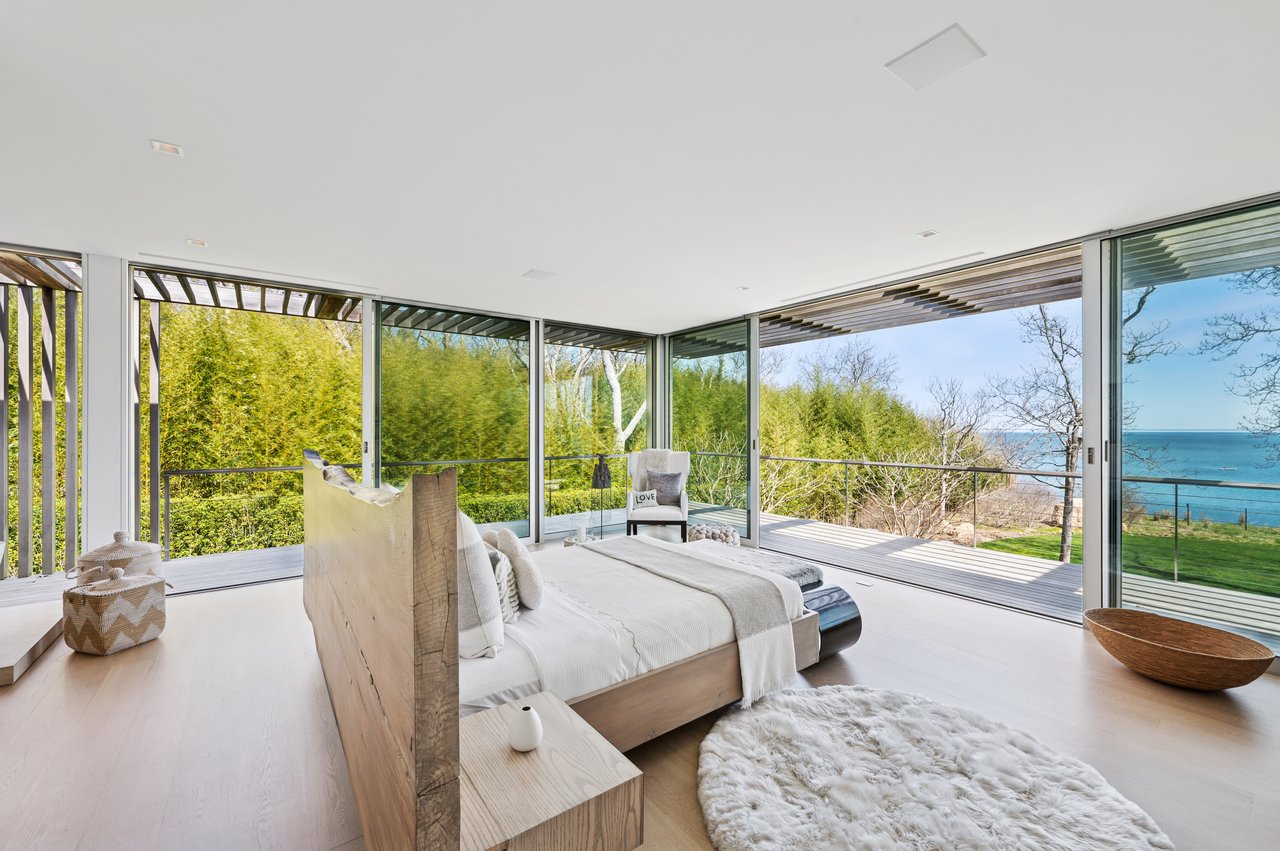 60 Hedges Banks Drive