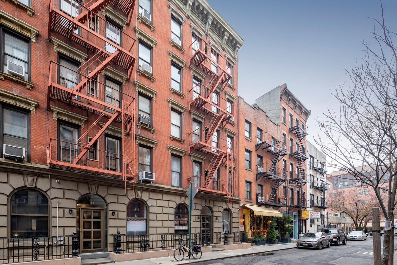 26 Cornelia St, #18