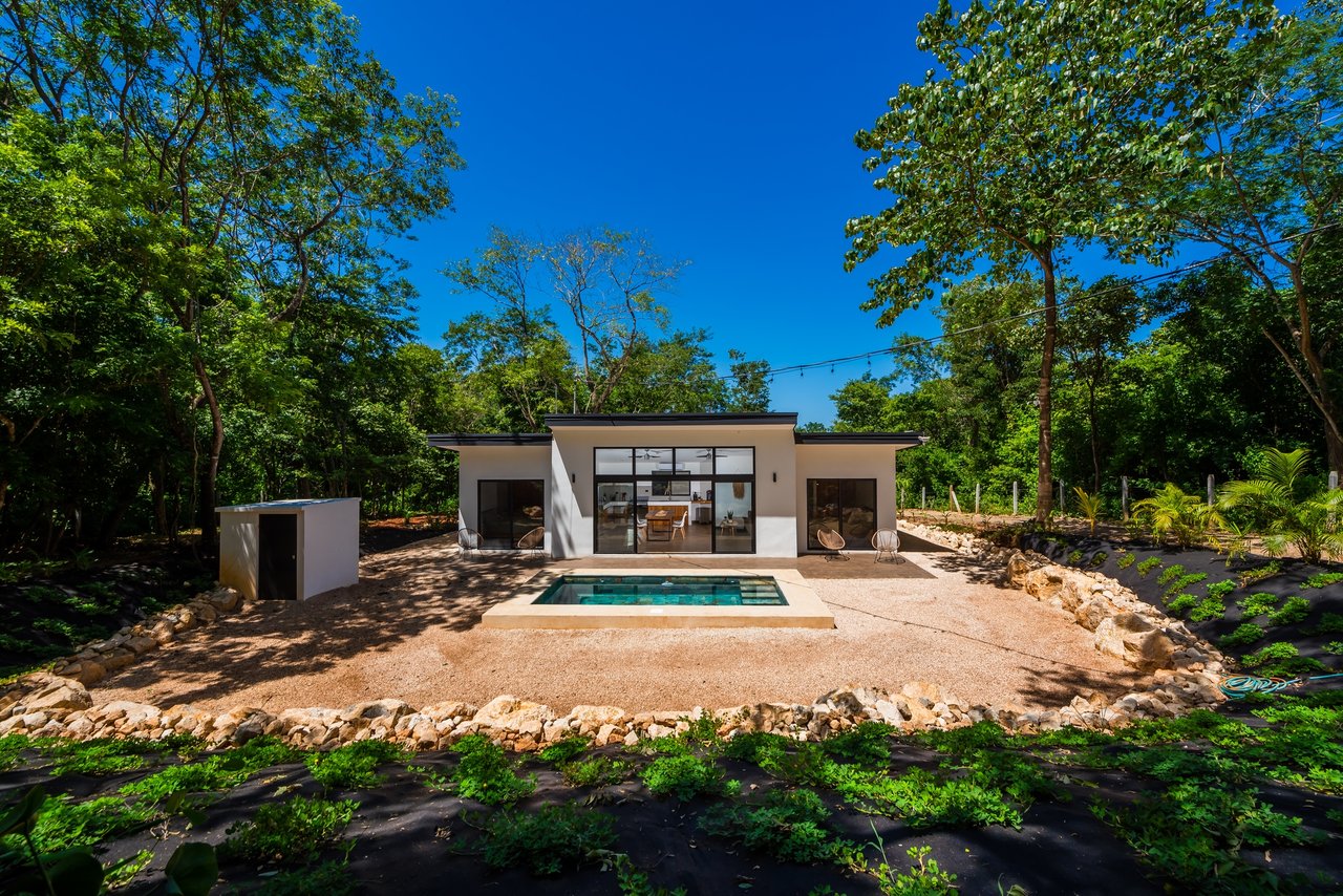 V-Caro Ju | Furnished Villa with Pool, Guest Cottage, and 4,603 m² Expansion Lot Just 15 Minutes from Tamarindo