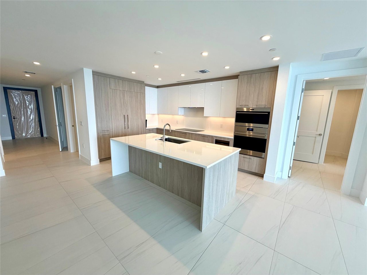 153 N Seabreeze blvd S-2101