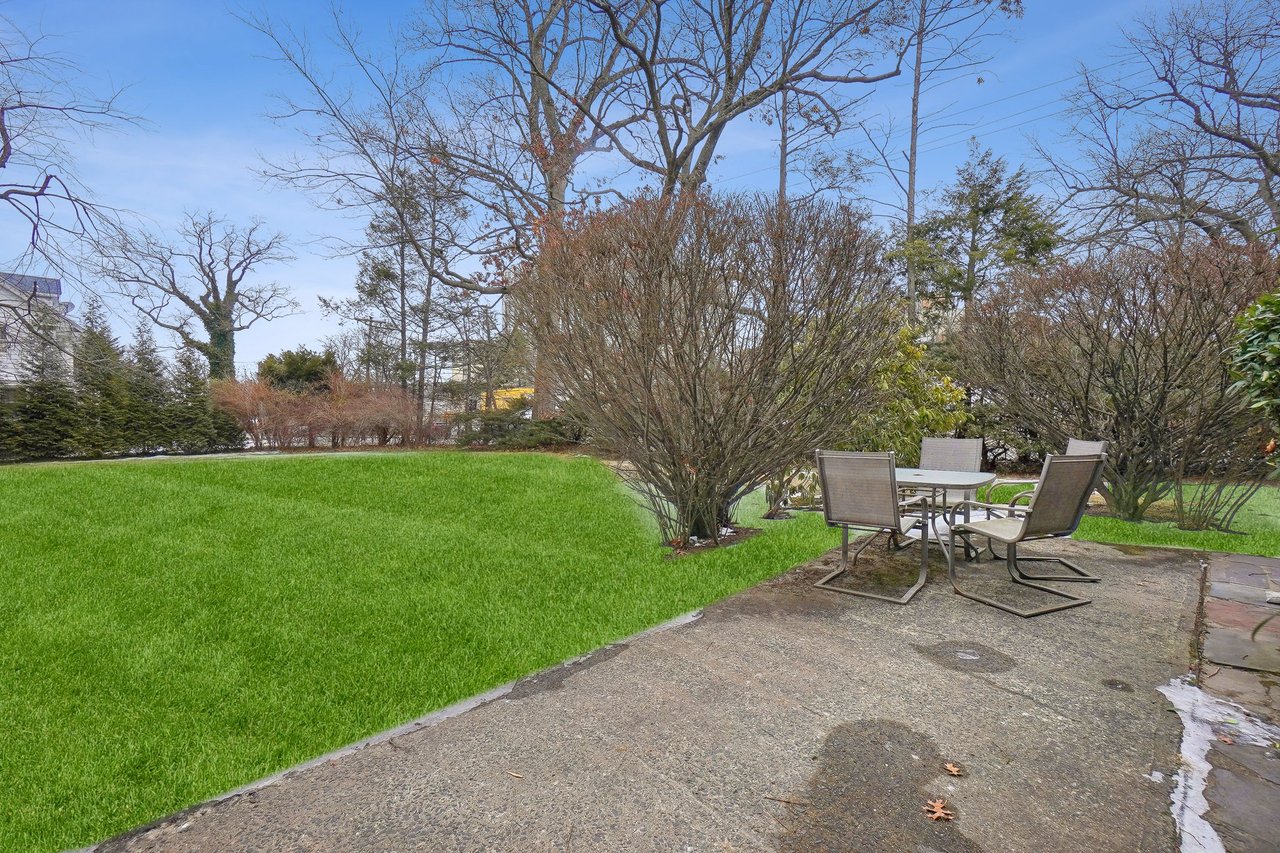 407 Stirling Ave