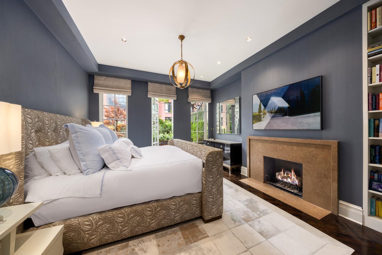 180 E 75TH St - In Contract