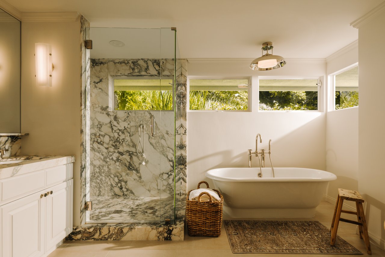 2610 Mandeville Canyon Rd