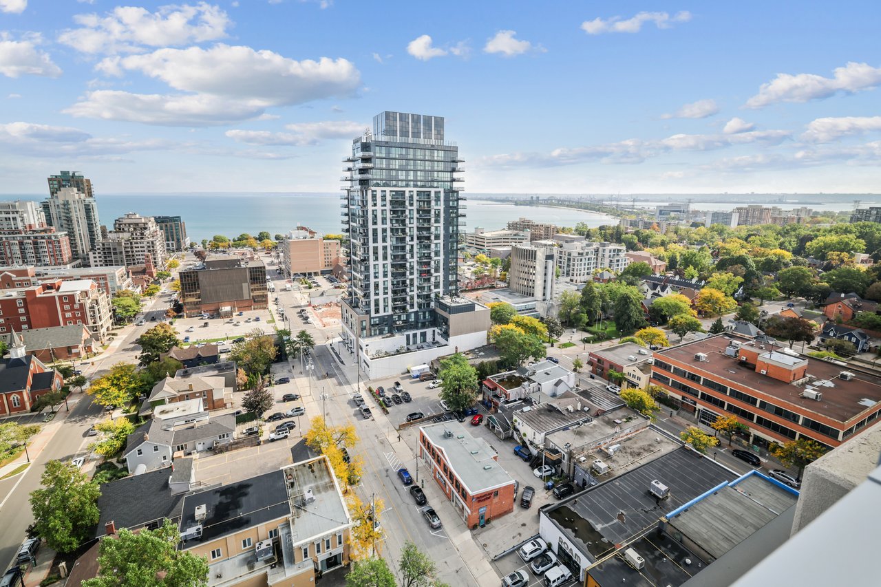 Stunning 2 Bedroom Upgraded Corner Unit