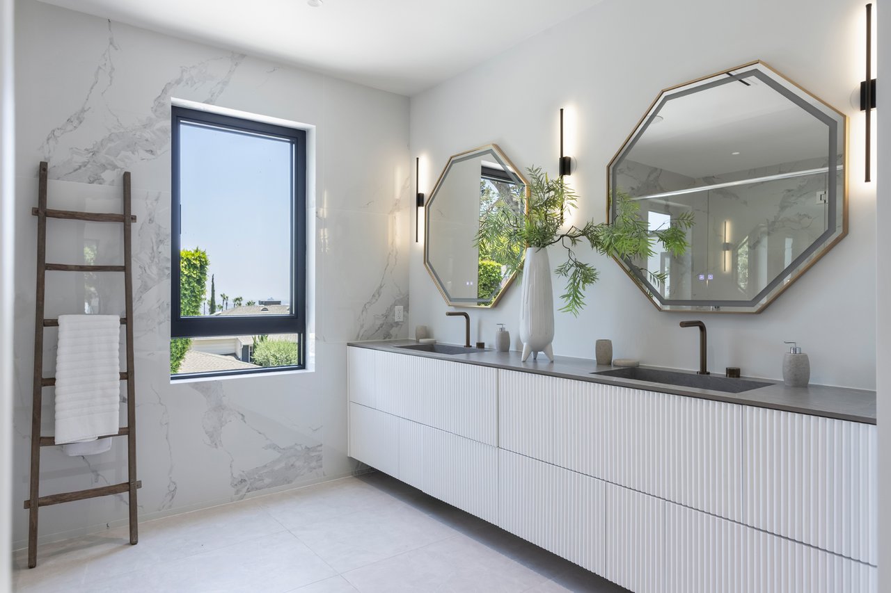 Luxury Gated Villa w/ Pool, Spa & Designer Interiors
