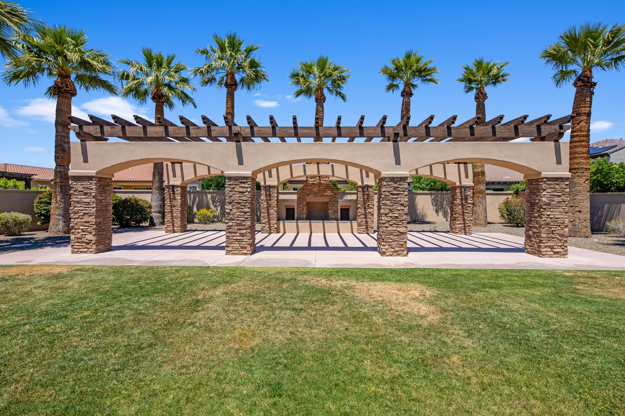 2932 E Madison Vistas
