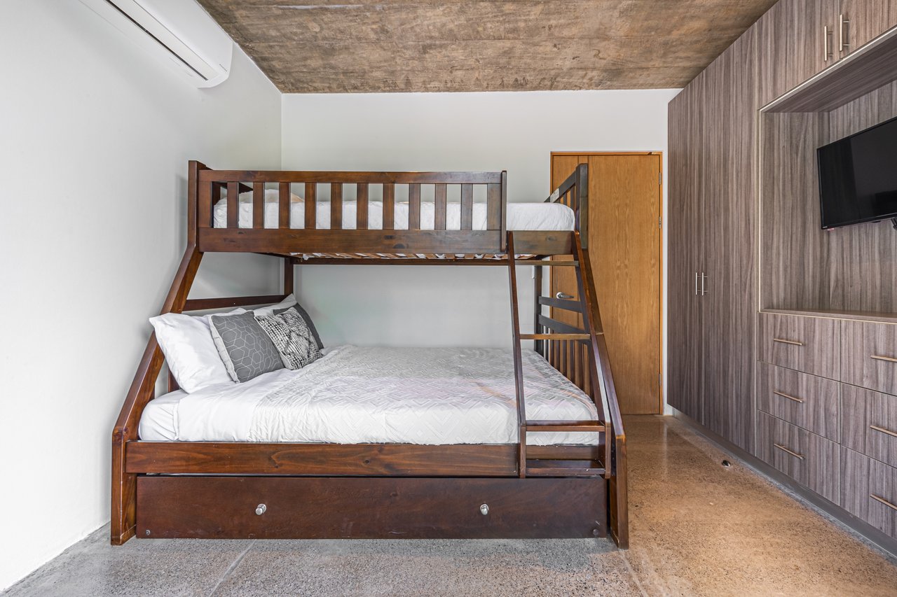   3 bedrooms, 2.5 bathrooms Villa Steps from Uvita, beautiful Beaches, Waterfalls, Restaurants and Tourist Attractions.