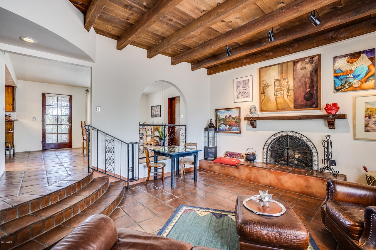 1129 W Fern Dr