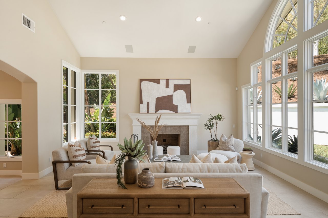 1805 Holly Tree Lane