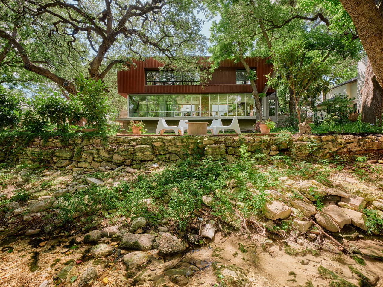 419 W Johanna St