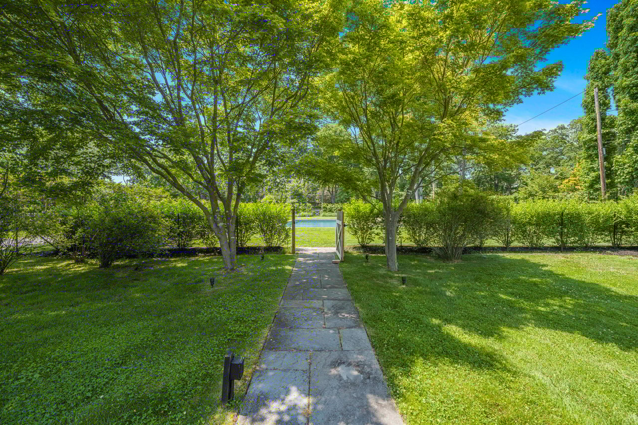 AN ELEGANT WATERFRONT ESCAPE