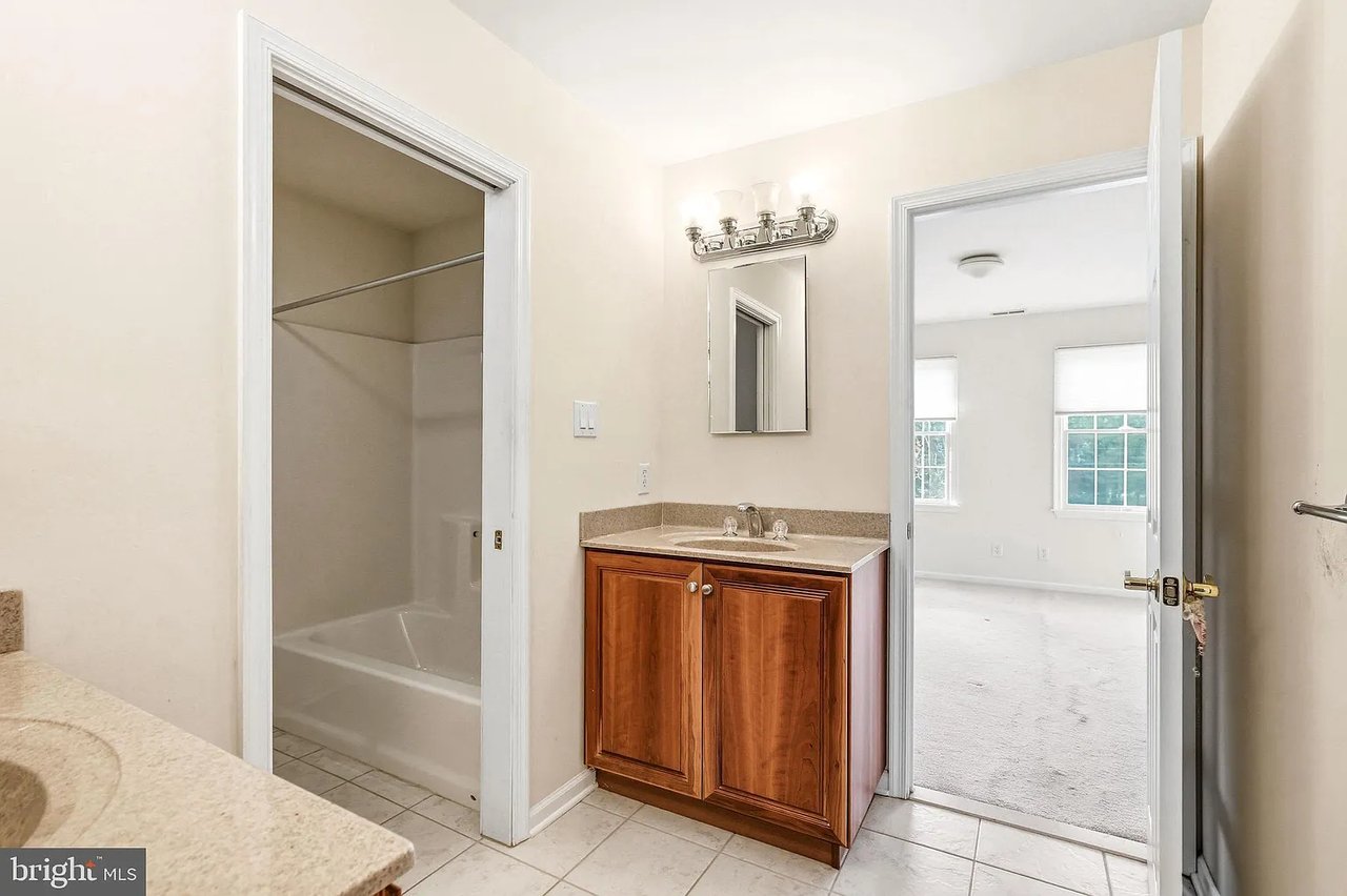 950 Bortons Landing Rd