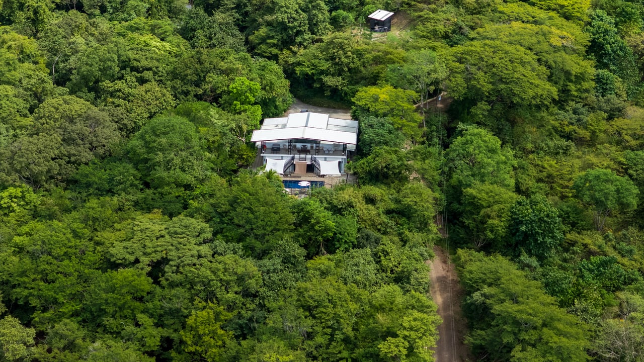 Casa Brillante & Casita Cinco Playas | Modern Home with Guest Casita, Pool & Mountain Views in Huacas