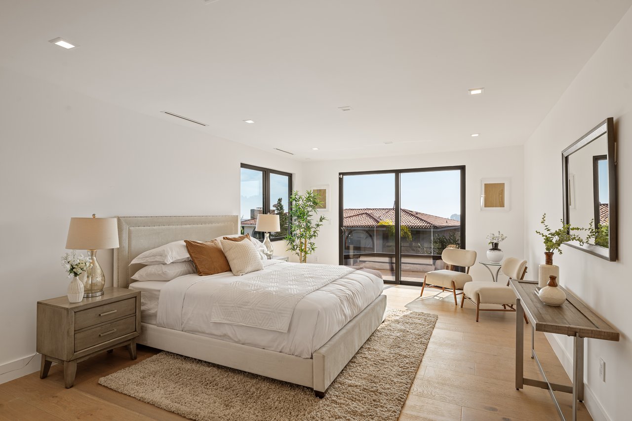 7911 Oceanus Dr, Hollywood HIlls