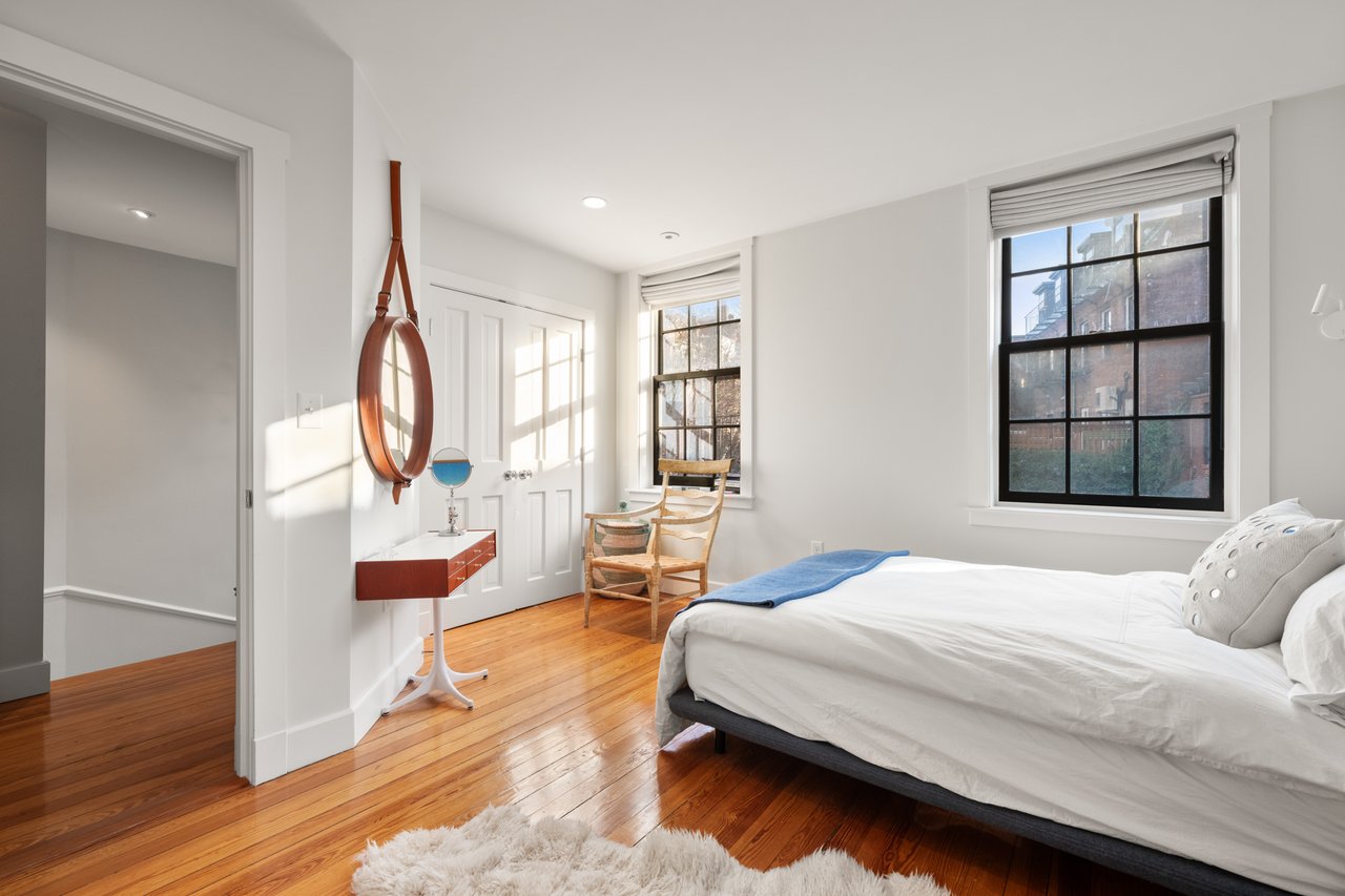 82 Pinckney Street, A