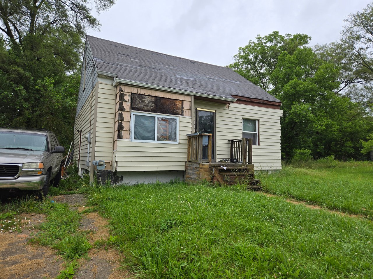 414 W Eldridge Ave