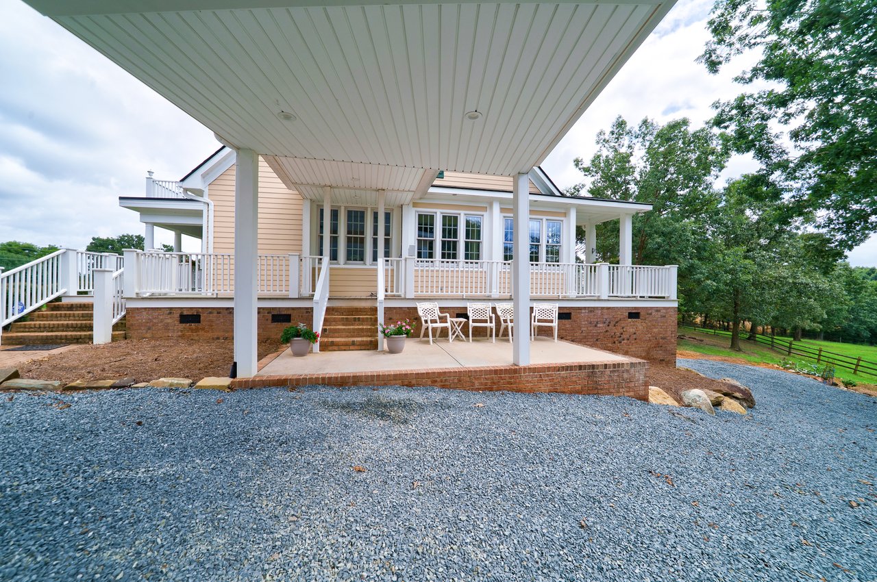 29-Acre Equestrian Estate with 14-Stall Barn