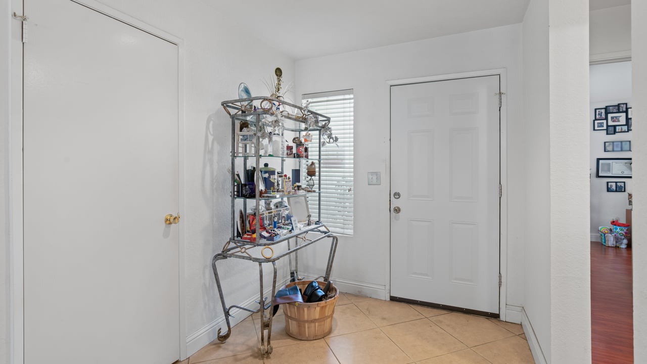 1628 Porter Way