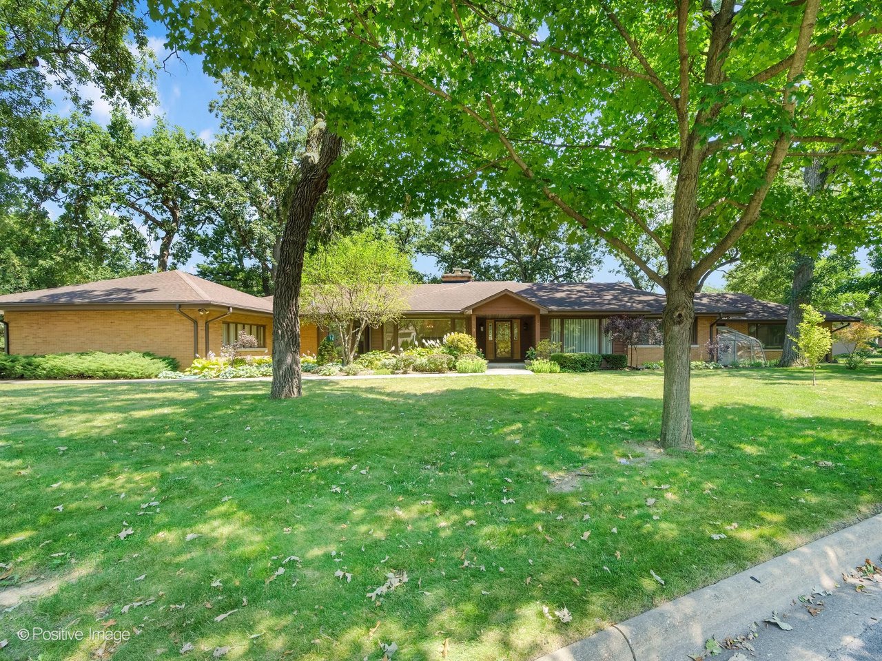 659 Leslie Court in Carol Stream
