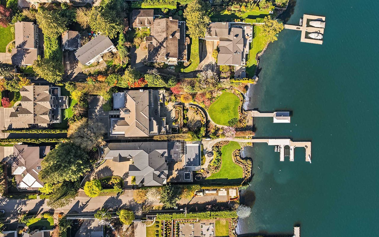 Northwest Contemporary Style on Mercer Island’s Cherished North End