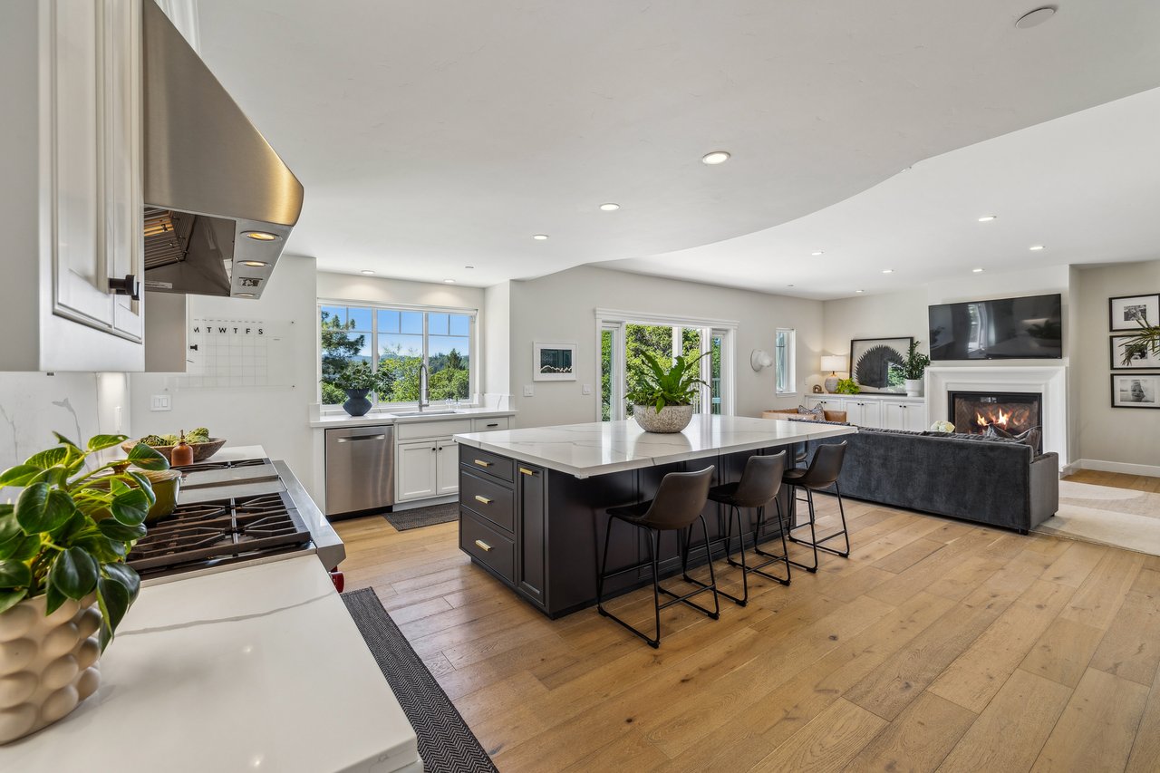 6 Live Oak Way