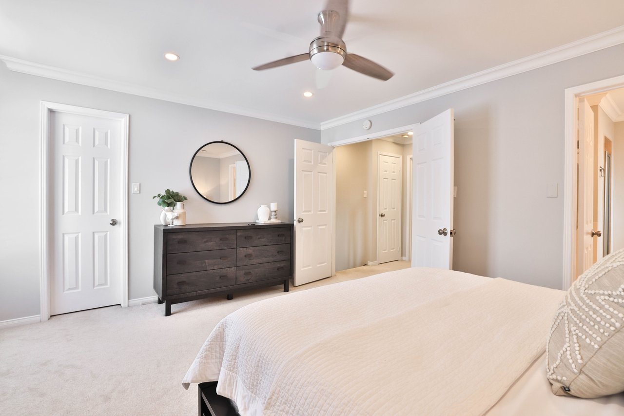 5255 Lakeshore Road 7