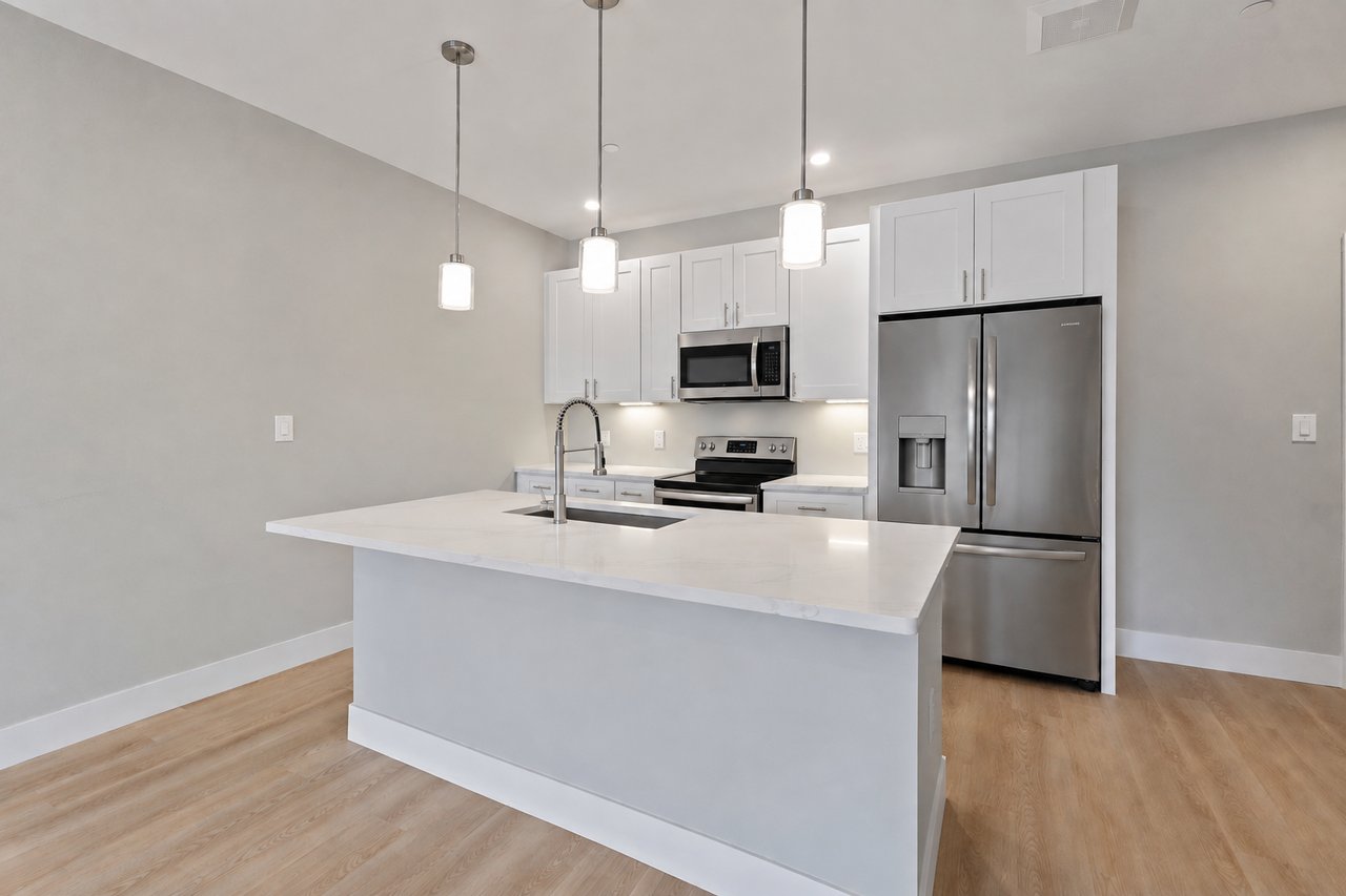 298 Main Street, 2F