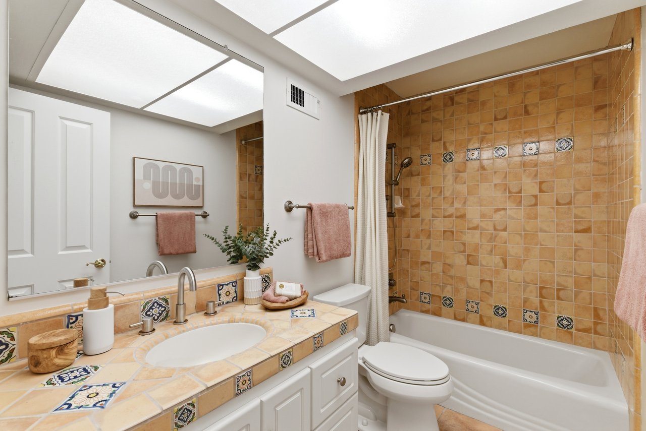 1038 East Evelyn Avenue