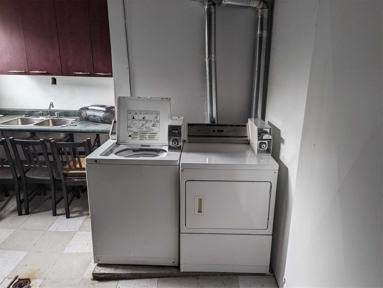 61 Mississauga Rd N 1