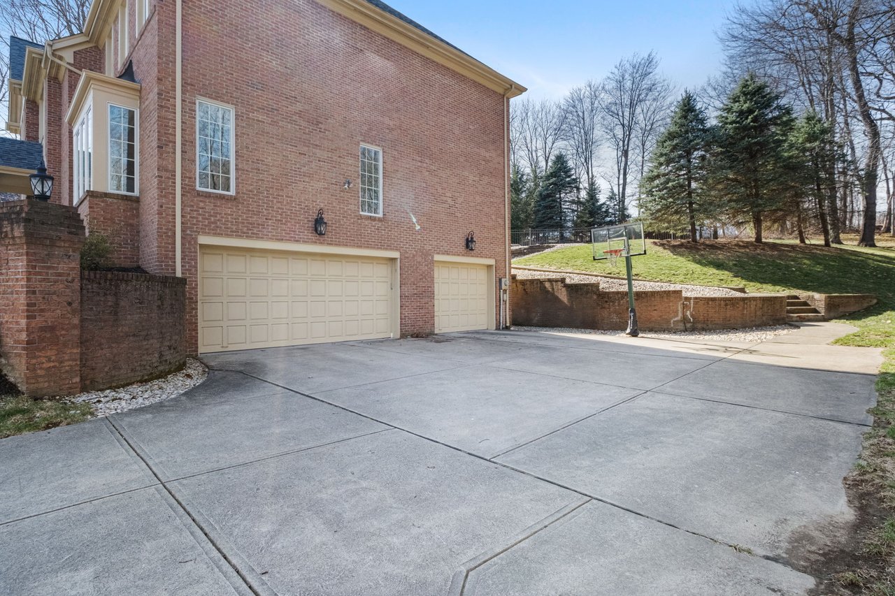 913 Highlander Circle