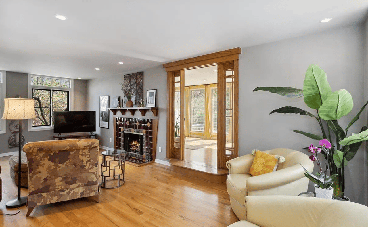 145 Oakridge Ave