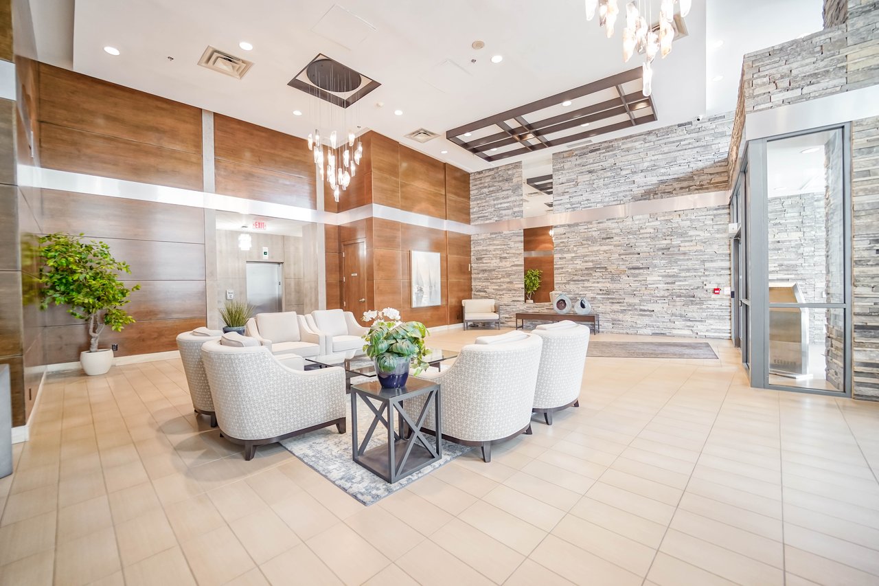 1 Hurontario St 308