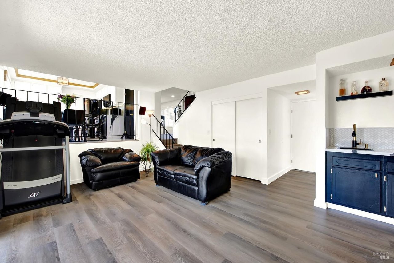 1305 Corcoran Ave