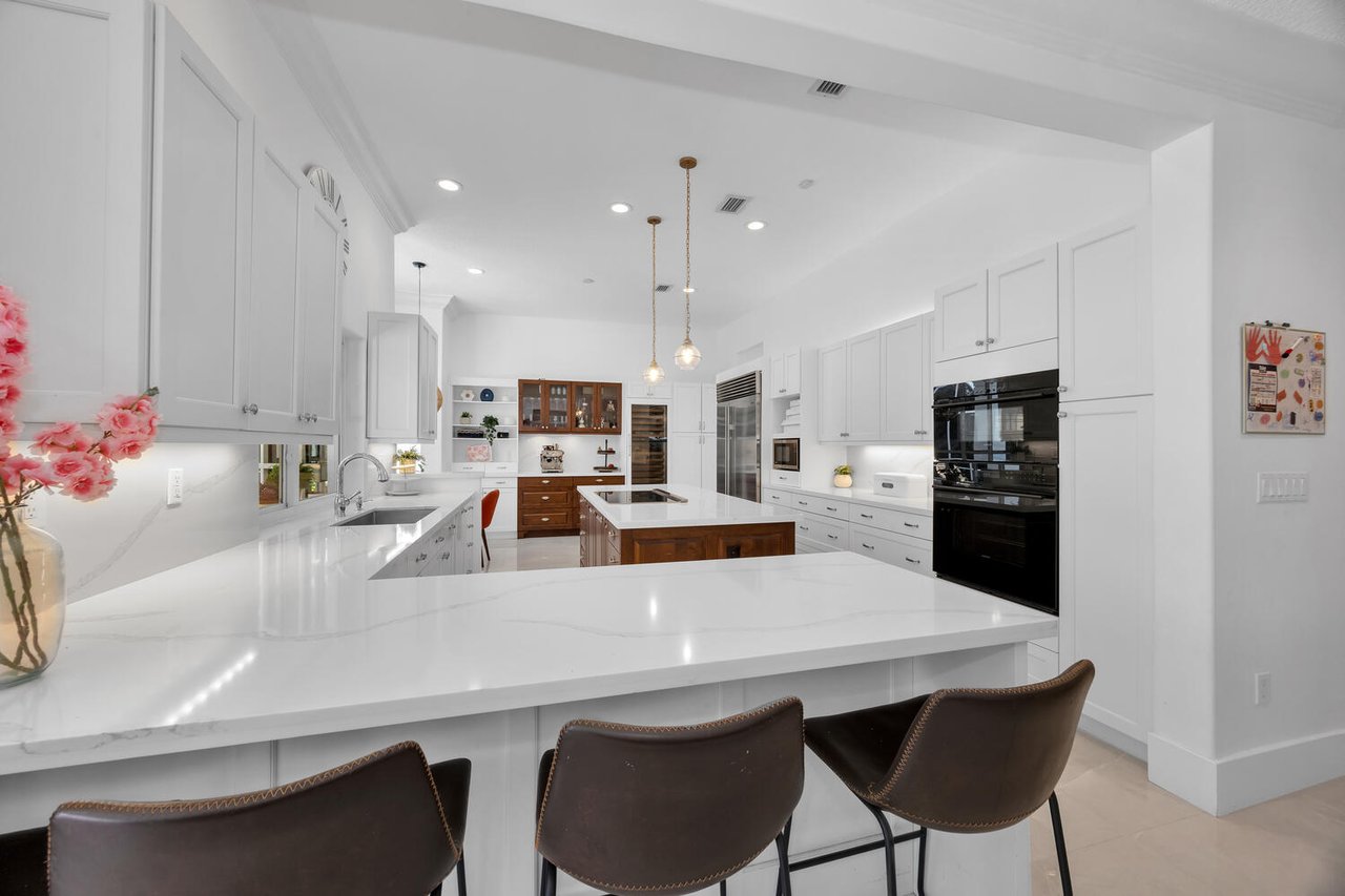 Palmetto Bay Perfection: Spacious, Serene, Stunning