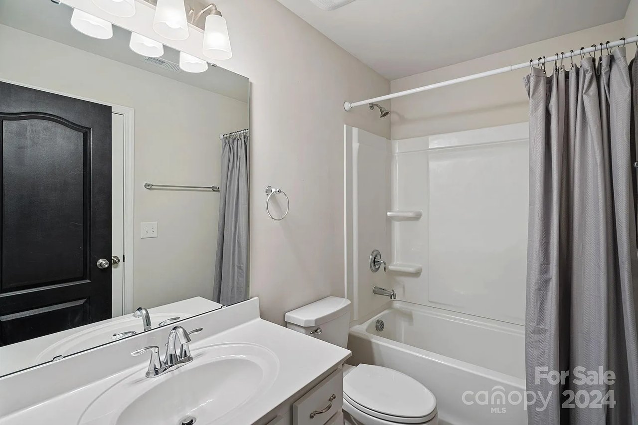 916 Pecan Tree Ln