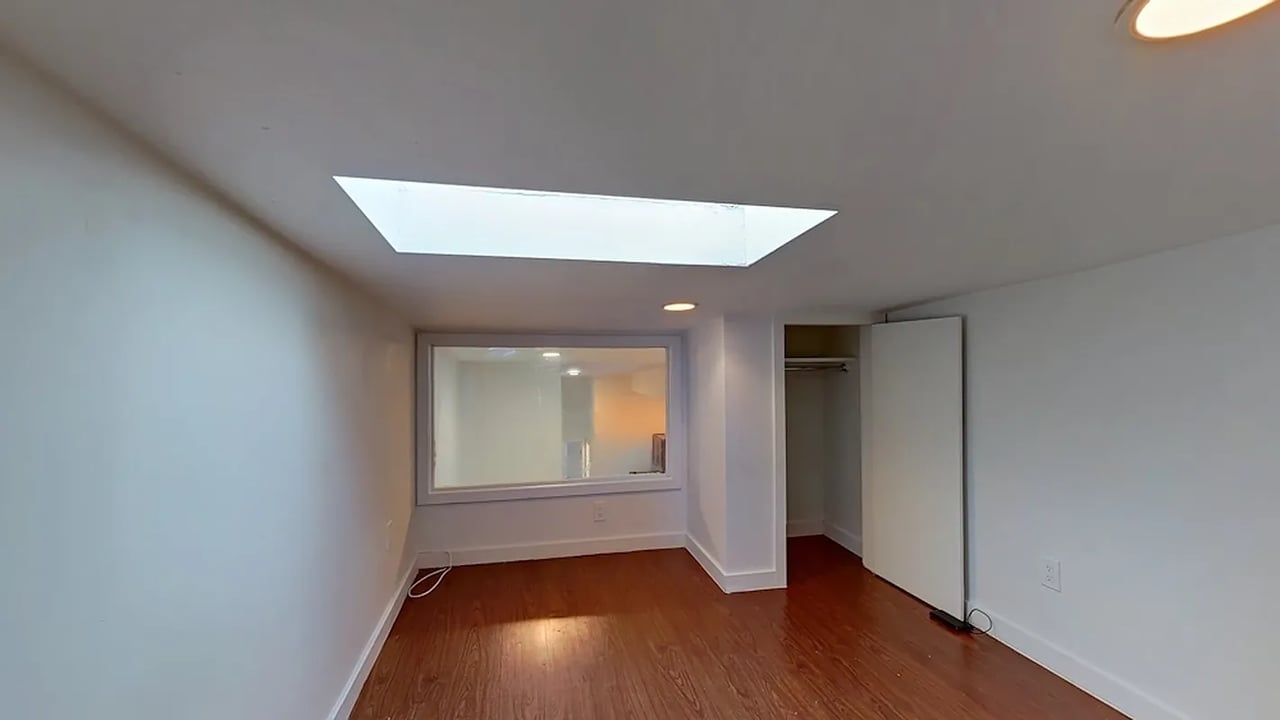 886 Franklin Ave 2R