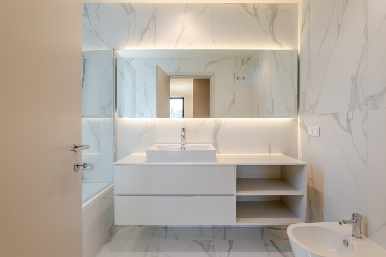 Luxury 4-Bedroom Apartment in Porto
